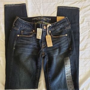NWT American Eagle dark skinny size 00 short